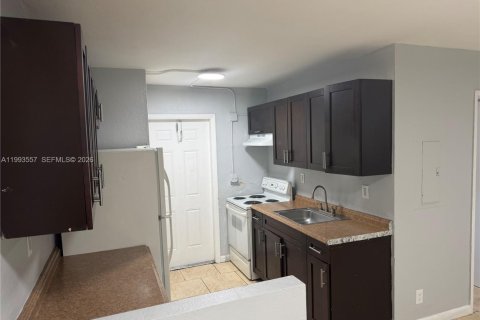 House in Fort Lauderdale, Florida 3 bedrooms, 147.99 sq.m. № 2057245