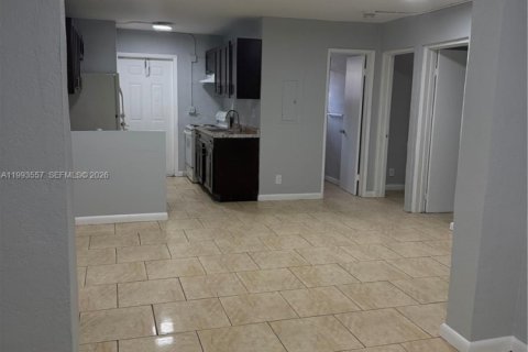 House in Fort Lauderdale, Florida 3 bedrooms, 147.99 sq.m. № 2057245 - photo 5