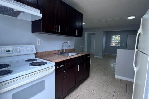 House in Fort Lauderdale, Florida 3 bedrooms, 147.99 sq.m. № 2057245 - photo 9