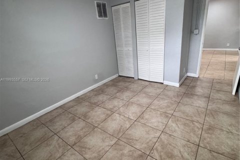 House in Fort Lauderdale, Florida 3 bedrooms, 147.99 sq.m. № 2057245 - photo 13