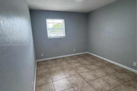 House in Fort Lauderdale, Florida 3 bedrooms, 147.99 sq.m. № 2057245 - photo 14
