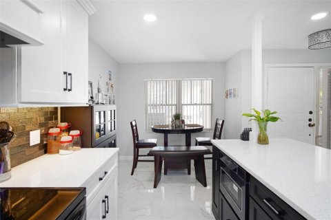 Condo in Palm Harbor, Florida, 2 bedrooms  № 1690359 - photo 9