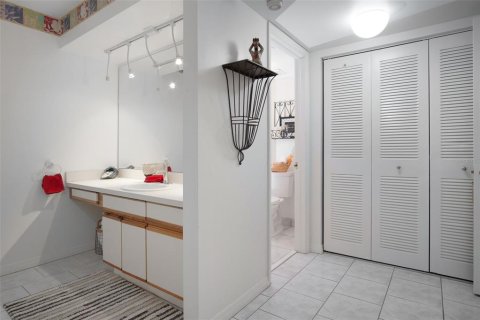 Condo in Palm Harbor, Florida, 2 bedrooms  № 1690359 - photo 20