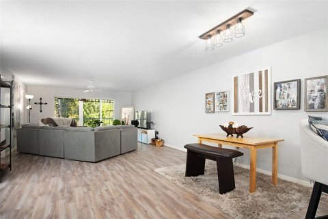 Condo in Palm Harbor, Florida, 2 bedrooms  № 1690359 - photo 12