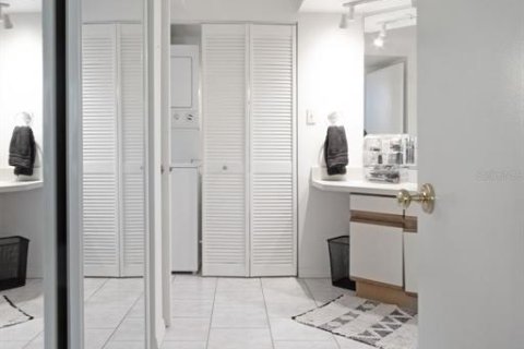 Condo in Palm Harbor, Florida, 2 bedrooms  № 1690359 - photo 17