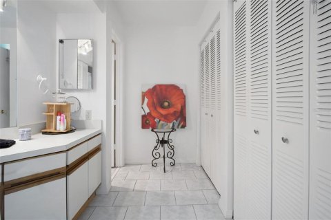 Condo in Palm Harbor, Florida, 2 bedrooms  № 1690359 - photo 16
