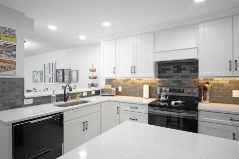 Condo in Palm Harbor, Florida, 2 bedrooms  № 1690359 - photo 8