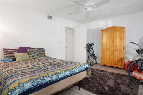 Condo in Palm Harbor, Florida, 2 bedrooms  № 1690359 - photo 19