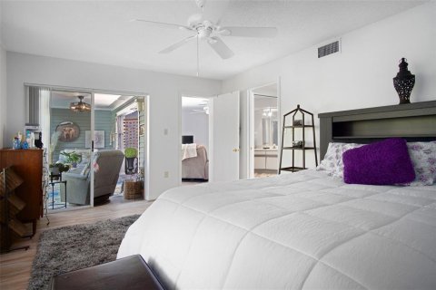 Condo in Palm Harbor, Florida, 2 bedrooms  № 1690359 - photo 14