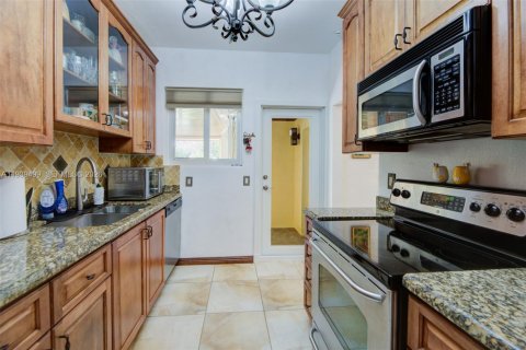 Villa ou maison à vendre à Miami, Floride: 3 chambres, 101.08 m2 № 1997565 - photo 12