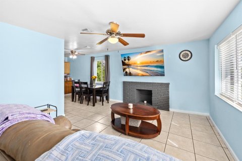 Villa ou maison à vendre à West Palm Beach, Floride: 3 chambres, 86.96 m2 № 2429806 - photo 5