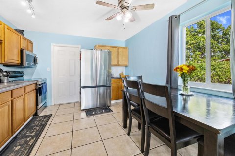 Villa ou maison à vendre à West Palm Beach, Floride: 3 chambres, 86.96 m2 № 2429806 - photo 8