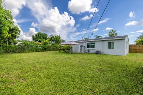 Villa ou maison à vendre à West Palm Beach, Floride: 3 chambres, 86.96 m2 № 2429806 - photo 17