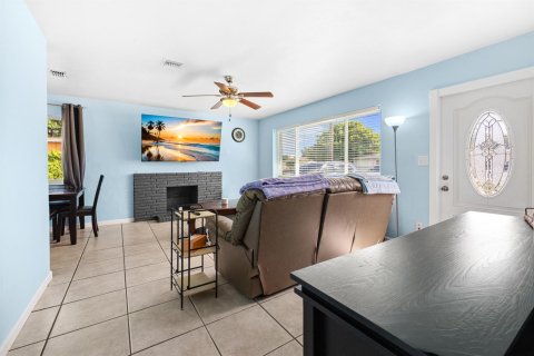 Villa ou maison à vendre à West Palm Beach, Floride: 3 chambres, 86.96 m2 № 2429806 - photo 4