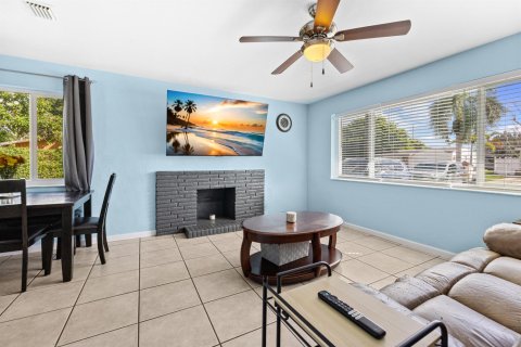 Villa ou maison à vendre à West Palm Beach, Floride: 3 chambres, 86.96 m2 № 2429806 - photo 2
