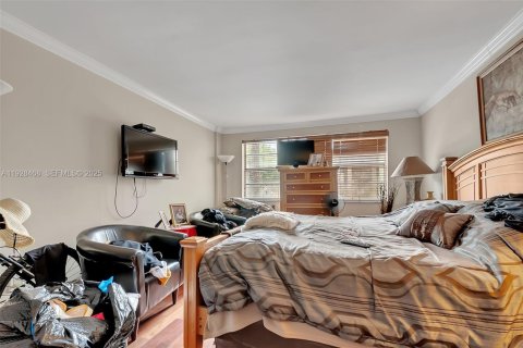 Condo in Miami, Florida, 2 bedrooms № 1986941 - photo 13