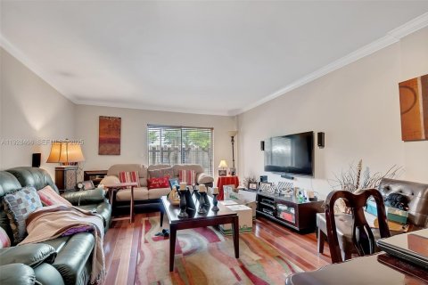 Condo in Miami, Florida, 2 bedrooms № 1986941 - photo 7