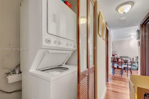 Condo in Miami, Florida, 2 bedrooms № 1986941 - photo 17