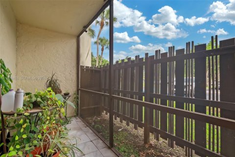 Condo in Miami, Florida, 2 bedrooms № 1986941 - photo 5