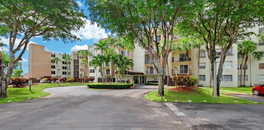 Condo in Miami, Florida, 2 bedrooms № 1986941