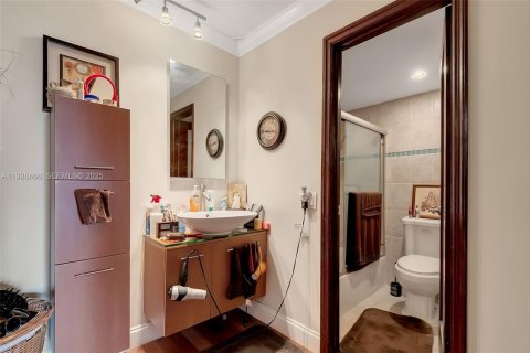 Condo in Miami, Florida, 2 bedrooms № 1986941 - photo 14