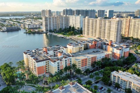 Condo in Sunny Isles Beach, Florida, 3 bedrooms  № 2007896 - photo 19