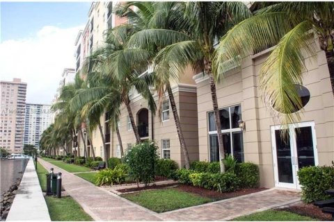 Condo in Sunny Isles Beach, Florida, 3 bedrooms  № 2007896 - photo 7