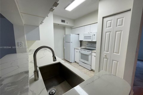 Condo in Sunny Isles Beach, Florida, 3 bedrooms  № 2007896 - photo 8