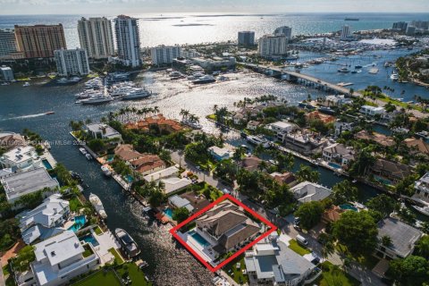 Casa en venta en Fort Lauderdale, Florida, 7 dormitorios, 557.41 m2 № 1953961 - foto 1