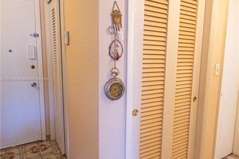 Condominio en alquiler en Miami, Florida, 1 dormitorio, 82.03 m2 № 1974130 - foto 13