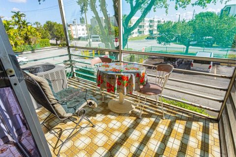 Condominio en alquiler en Miami, Florida, 1 dormitorio, 82.03 m2 № 1974130 - foto 22