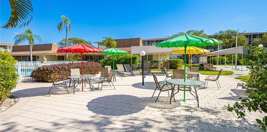 Condominio en Miami, Florida, 1 dormitorio  № 1974130