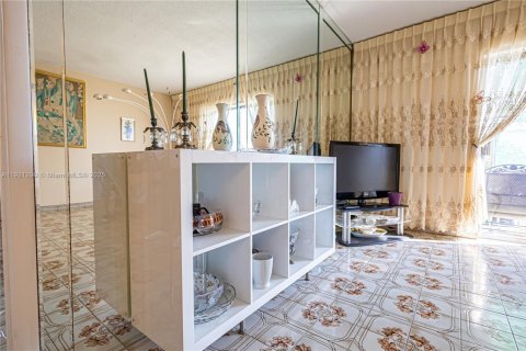 Condominio en alquiler en Miami, Florida, 1 dormitorio, 82.03 m2 № 1974130 - foto 12