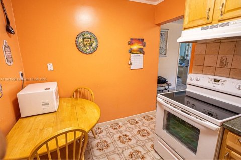 Condominio en alquiler en Miami, Florida, 1 dormitorio, 82.03 m2 № 1974130 - foto 25