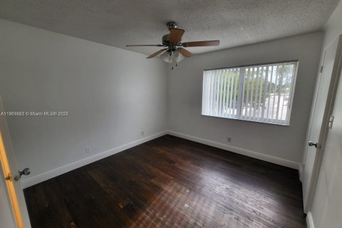 Condo in Tamarac, Florida, 2 bedrooms  № 1955124 - photo 10