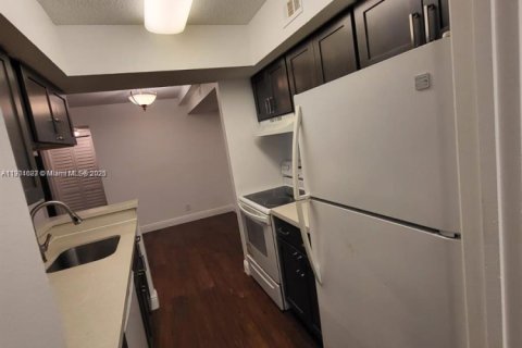 Condo in Tamarac, Florida, 2 bedrooms  № 1955124 - photo 5