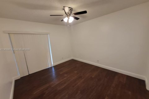 Condo in Tamarac, Florida, 2 bedrooms  № 1955124 - photo 8