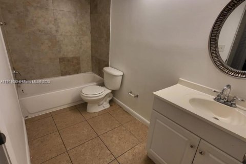 Condo in Tamarac, Florida, 2 bedrooms  № 1955124 - photo 16