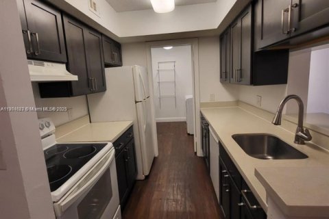 Condo in Tamarac, Florida, 2 bedrooms  № 1955124 - photo 6