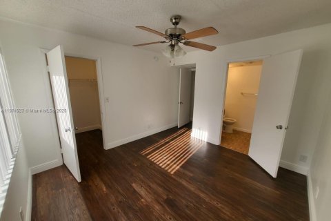 Condo in Tamarac, Florida, 2 bedrooms  № 1955124 - photo 11