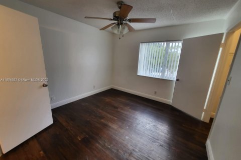 Condo in Tamarac, Florida, 2 bedrooms  № 1955124 - photo 7