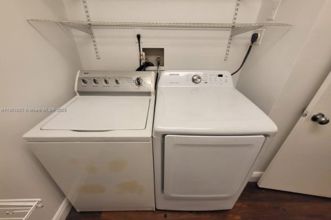 Condo in Tamarac, Florida, 2 bedrooms  № 1955124 - photo 20