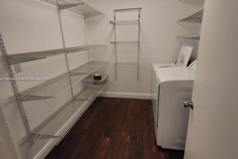 Condo in Tamarac, Florida, 2 bedrooms  № 1955124 - photo 21