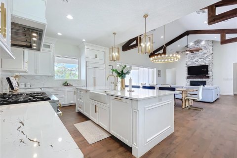 House in Howey-in-the-Hills, Florida 4 bedrooms, 284.28 sq.m. № 1826473 - photo 17