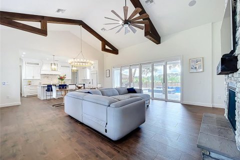 House in Howey-in-the-Hills, Florida 4 bedrooms, 284.28 sq.m. № 1826473 - photo 9