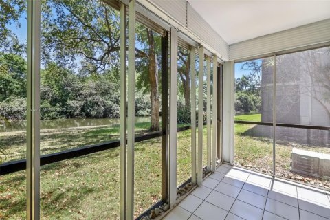 Condo in Oakland Park, Florida, 1 bedroom  № 1726884 - photo 23