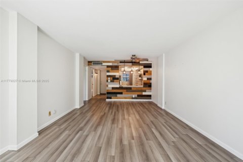 Condo in Oakland Park, Florida, 1 bedroom  № 1726884 - photo 8