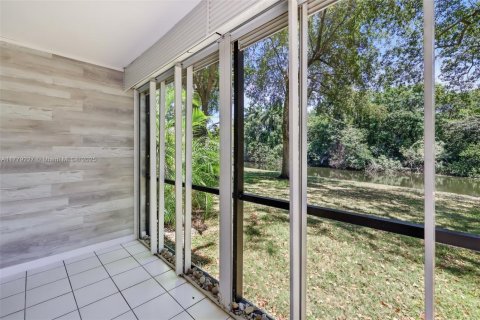 Condo in Oakland Park, Florida, 1 bedroom  № 1726884 - photo 21
