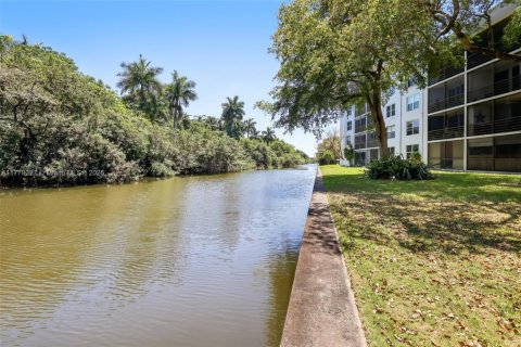 Condo in Oakland Park, Florida, 1 bedroom  № 1726884 - photo 26