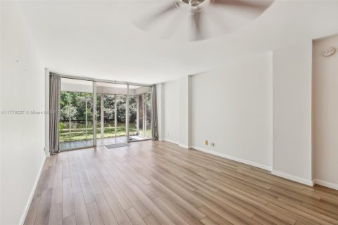 Condo in Oakland Park, Florida, 1 bedroom  № 1726884 - photo 5